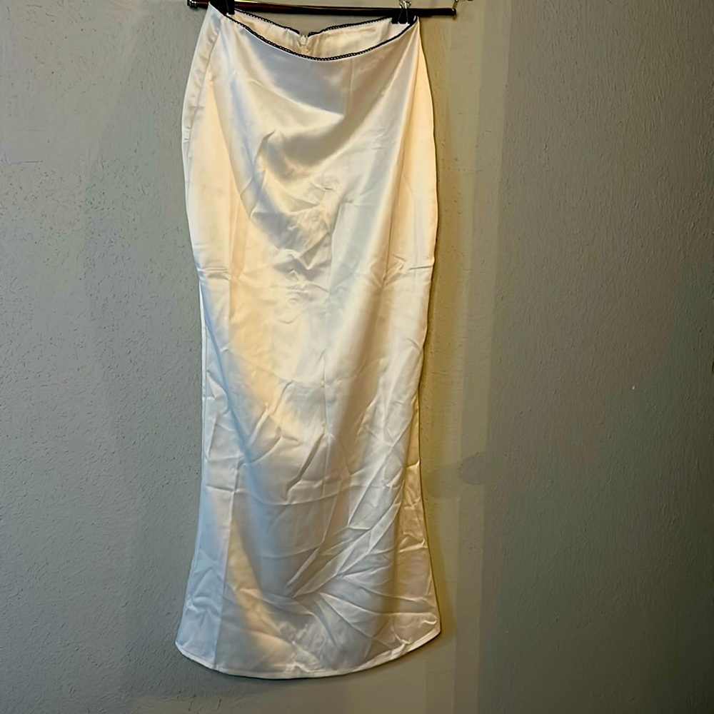 Commense | long cream, maxi skirt, pencil skirt, body con, size small